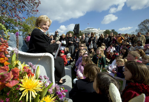 Mrs. Lynne Cheney reads from her book, "America: A Patriotic Primer," Monday, April 9, 2007 at the 2007 White House Easter Egg Roll on the South Lawn. White House photo by David Bohrer
