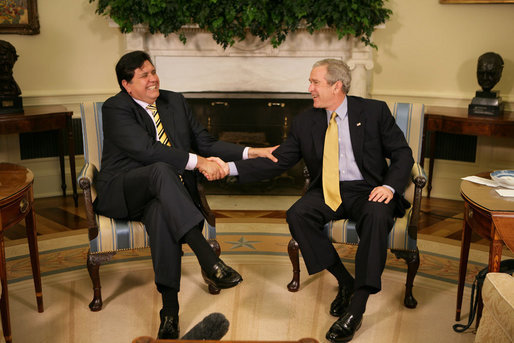 President George W. Bush and President Alan Garcia of Peru share a light moment as they shake hands during a visit Monday, April 23, 2007, in the Oval Office. In the United States to promote free trade between the countries, the Peruvian leader said, "It is important to show the world that a democracy, with investment, leads to development." White House photo by Eric Draper