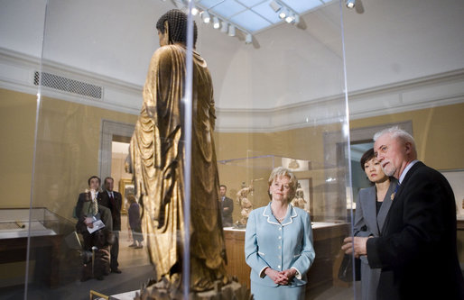 Mrs. Lynne Cheney and Mrs. Akie Abe, the wife of Prime Minister Shinzo Abe of Japan, tour the Freer Gallery of Art with Dr. James Ulak, curator of Japanese art, Friday, April 27, 2007, in Washington, D.C. White House photo by Lynden Steele