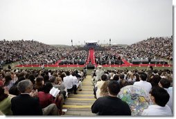 Some of the estimated 10,000 people, including 635 graduates, are in attendance Saturday, April 28, 2007, for the commencement ceremonies at Pepperdine University's Seaver College in Malibu, California. Mrs. Laura Bush delivered the commencement speech to the graduates and also was the recipient of Pepperdine's Honorary Doctor of Laws degree.  White House photo by Shealah Craighead