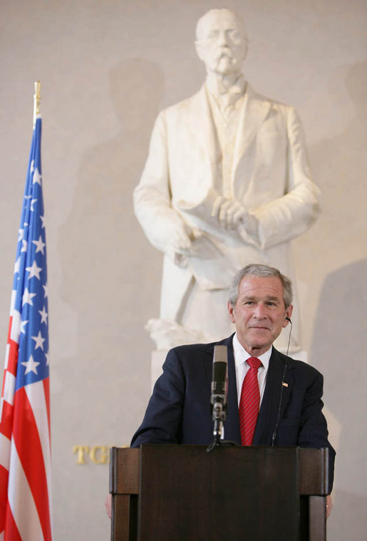 President George W. Bush listens to a reporter’s question at a joint news conference Tuesday, June 5, 2007, where he was joined by Czech President Vaclav Klaus and Czech Prime Minister Mirek Topolanek, at Prague Castle in the Czech Republic. White House photo by Chris Greenberg