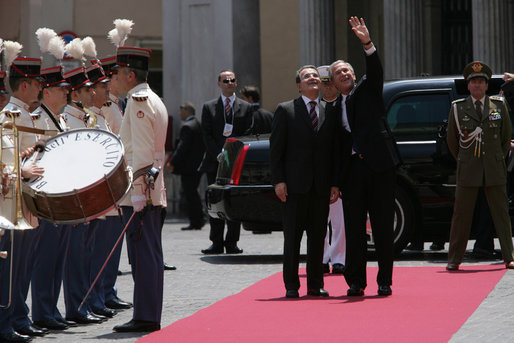 President George W. Bush waves as he stands with Italy's Prime Minister Romano Prodi Saturday, June 9, 2007, after arriving at Chigi Palace in Rome. White House photo by Chris Greenberg