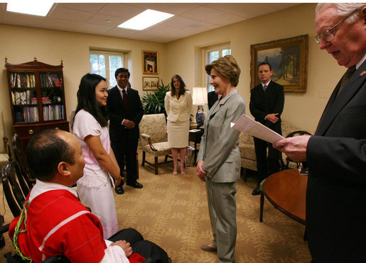 Mrs. Laura Bush speaks with Naw K'nyaw Paw at a meeting with members of the Burma Ethnic Nationalities Council delegation Tuesday, June 12, 2007 at the White House, to discuss the current conditions in Burma. While in Washington D.C., the delegation also met with officials at the U.S. Department of State and members of Congress. Congressman Joseph R. Pitts, right, encouraged the ethnic leaders of Burma to come to Washington to testify to the plight of the peoples of Burma. White House photo by Shealah Craighead