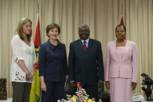Mrs. Laura Bush and Ms. Jenna Bush meet with Mozambique's President Armando Guebuza and his wife Mrs. Maria da Luz Dai Guebuza Wednesday, June 27, 2007, at the Presidency in Maputo, Mozambique. The visit came on the second day of a four-nation, Africa tour. White House photo by Shealah Craighead