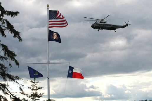A United States Marine helicopter with Russian President Vladimir Putin aboard approaches Walker’s Point in Kennebunkport, Maine, Sunday, July 1, 2007. White House photo by Eric Draper