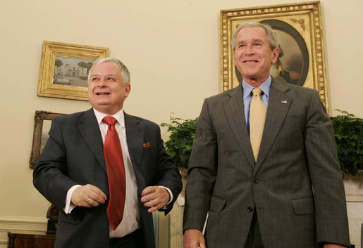 President George W. Bush and Polish President Lech Kaczynski conclude their meeting in the Oval Office Monday, July 16, 2007, where the two leaders met to discuss economic and mutual security issues. White House photo by Joyce N. Boghosian