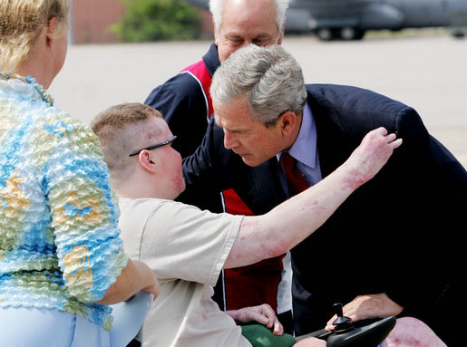 President George W. Bush embraces Army National Guard Sgt. James Kevin Downs of Kingston Springs, Tenn., on his arrival Thursday, July 19, 2007 to Nashville International Airport. President Bush first met Sgt. Downs, seen with his parents, at the Brooke Army Medical Center in January 2006, where Downs was recovering from severe injuries caused during a bomb and rocket attack in Iraq in August 2005. White House photo by Chris Greenberg