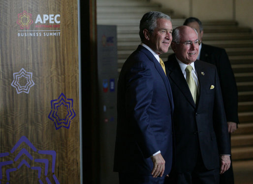 President George W. Bush is welcomed to the APEC Business Summit by Australia's Prime Minister John Howard Friday, Sept. 7, 2007, at the Sydney Opera House. White House photo by Eric Draper