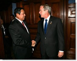 President George W. Bush shakes hands with President Susilo Bambang Yudhoyono as he welcomed the Indonesian leader to a morning meeting Saturday, Sept. 8, 2007, at the InterContinental hotel in Sydney. President Bush thanked his fellow leader for his strength in the struggle against extremism and said, "You understand firsthand what it means to deal with radicalism, and you’ve done it in a very constructive way." White House photo by Eric Draper