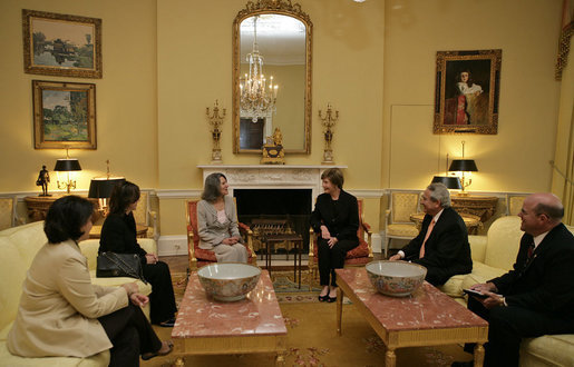 Mrs. Laura Bush hosts a coffee for Mrs. Hero Ibrahim Ahmed, wife of Iraqi President Jalal Talabani, Thursday, Oct. 4, 2007, in the private residence of the White House. White House photo by Shealah Craighead