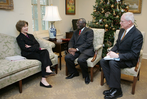 Mrs. Laura Bush meets with Ibrahim Gambari, the United Nation's Special Advisor on Burma, Monday, Dec. 17, 2007, at Mrs. Bush's East Wing office at the White House, joined by James Jeffrey, right, Assistant to the President and Deputy National Security Advisor. White House photo by Joyce N. Boghosian
