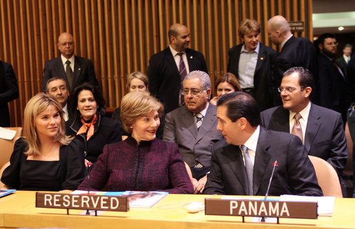 Mrs. Laura Bush speaks with Panama's President Martin Torrijos at the United Nations Thursday, Jan. 31, 2008, during a UN-UNICEF ceremony honoring Panamanian First Lady Mrs. Vivian Fernandez de Torrijos. Mrs. Bush congratulated President Torrijos on Panama taking the position as president of the UN Security Council and highlighted the importance of international action to support freedom in Burma. With them is Jenna Bush, daughter of President George W. Bush and Mrs. Bush. White House photo by Shealah Craighead