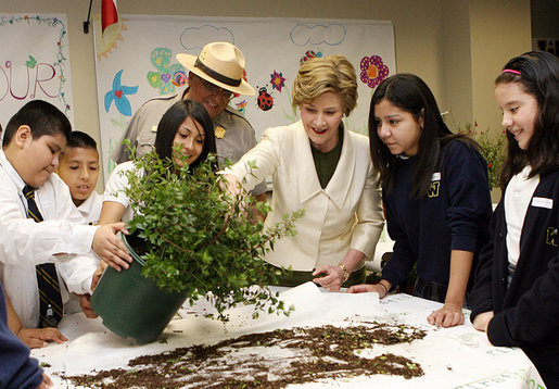 Mrs. Laura Bush works with students from the Williams Preparatory School in Dallas, Thursday, April 10, 2008, during planting events at the First Bloom program to help encourage youth to get involved with conserving America's National Parks. White House photo by Shealah Craighead