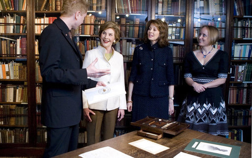 Mrs. Laura Bush visits the Charles Dickens House and Museum in London on Monday, June 16, 2008. The Dickens Drawing Room, Library and Study were included on the tour. White House photo by Shealah Craighead