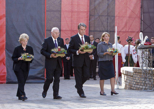 Vice President Dick Cheney is joined by Mrs. Lynne Cheney, President of Ukraine Viktor Yushchenko and Mrs. Kateryna Yushchenko, in presenting memorial baskets Friday, Sept. 5, 2008, at the Holodomar Memorial at St. Michael's Square in Kyiv. The Holodomar, Ukraine's famine of 1932-33, was imposed by Soviet communists and killed an estimated three to seven million. White House photo by David Bohrer