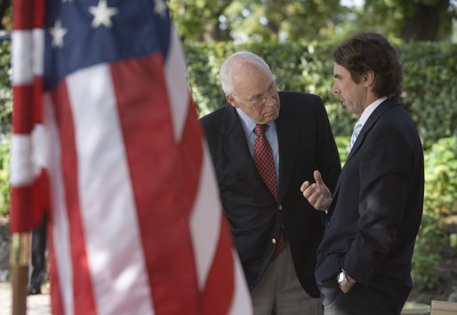 Vice President Dick Cheney talks with former President of Spain José Aznar Saturday, Sept. 6, 2008 during the Ambrosetti Forum at Lago di Como, Italy. The Ambrosetti Forum brings together prominent figures from public and private sectors for discussions on current world issues in global economics and security. White House photo by David Bohrer