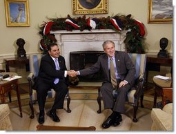 President George W. Bush and President Antonio Saca of El Salvador shake hands as they meet Tuesday, Dec. 16, 2008, in the Oval Office of the White House.  White House photo by Eric Draper