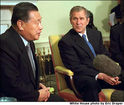 President Bush meets with Japanese Prime Minister Yoshiro Mori. White House photo by Eric Draper.