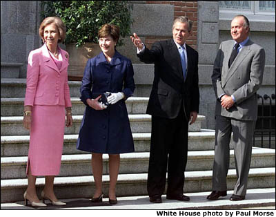 President George W. Bush visited Spain, Belgium, Poland, Sweden and Slovenia the week of June 11-16. President Bush and Mrs. Bush met with King Juan Carlos I and Queen Sofia of Spain at the King's palace on Tuesday, June 12, 2001 in Madrid, Spain. White House photo by Paul Morse