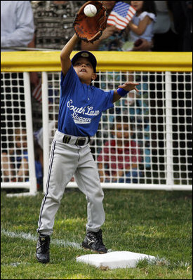 The first baseman of the Jose M. Rodriguez Little League Angels from Manatí, Puerto Rico reaches up to catch the ball during the season opener of the 2008 Tee Ball on the South Lawn Monday, June 30, 2008, on the South Lawn of the White House.