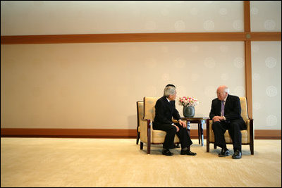 Vice President Dick Cheney talks with Japan's Emperor Akihito during a visit, Feb. 21, 2007, to the Imperial Palace in Tokyo. White House photo by David Bohrer