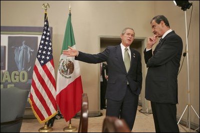 President George W. Bush talks with Mexican President Vicente Fox at the 2004 APEC summit in Santiago, Chile, Nov. 21, 2004. 