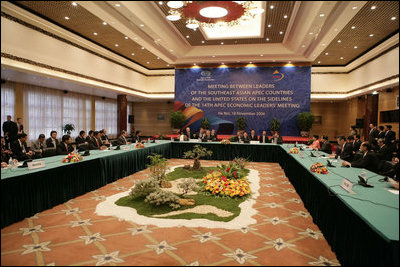 President Bush: Meeting with Southeast Asian Leaders during APEC Summit. International Convention Center. Hanoi, Vietnam. Participants include: Sultan Bolkiah Hassanal, Brunei; President Susilo Bambang Yudhoyono, Indonesia; Prime Minister Abdullah bin Ahmad Badawi, Malaysia; President Gloria Macapagal-Arroyo, Philippines; Prime Minister Hsien Loong Lee, Singapore; Prime Minister Surayud Chulanont, Thailand; President Nguyen Minh Triet, Vietnam.