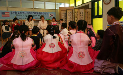 Laura Bush reads to kids in the Children's Reading Room at the Busan Simin Metropolitan Municipal Library Friday, Nov. 18, 2005.