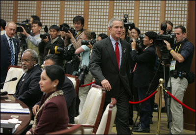 President George W. Bush arrives for the second APEC retreat Saturday, Nov. 19, 2005, at the Nurimaru APEC House in Busan.