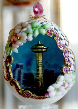 Painted egg by Stewart Poulsen, Enumclaw, WA