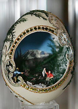 Painted egg by Terry Ritchie