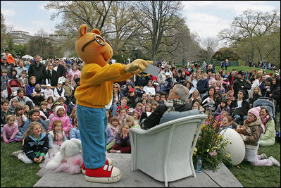 White House Chief of Staff Josh Bolten gets a little help from Arthur in telling his tale of, "Arthur Meets the President," by Marc Brown Monday, April 9, 2007, on the South Lawn during the 2007 White House Easter Egg Roll. White House photo by Joyce Boghosian