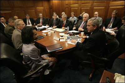El Presidente George W. Bush se reune con el National Security Council el miércoles, 5 de julio de 2006, en la Casa Blanca para discutir el segundo informe de la Comisión para la Ayuda a una Cuba Libre. Foto por Eric Draper de la Casa Blanca. 