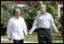 El Presidente George W. Bush y el Presidente de México Felipe Calderón caminan a lo largo de un sendero el martes, 13 de marzo de 2007, mientras se dirigen a una reunión en la Hacienda Temozón en Temozón Sur, México. La visita a la zona fue la escala final en la gira del Presidente por cinco países de América Latina. Foto de Eric Draper de la Casa Blanca