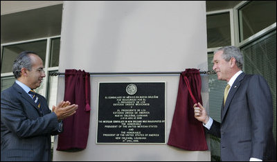 El Presidente George W. Bush y su homólogo de México, Felipe Calderón, inauguraron el nuevo consulado de México en la ciudad de Nueva Orleáns, Luisiana, el pasado 21 de abril de 2008.