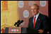 El Presidente George W. Bush responde a la pregunta de un reportero durante la conferencia de prensa conjunta que se celebró a finalizar la cumbre.