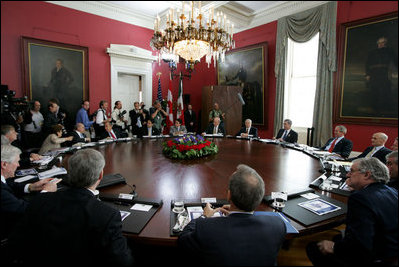 Los líderes y delegaciones de los tres países aparecen reunidas durante la cumbre, que se efectuó del 21 al 22 de abril de 2008.