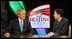 El Presidente George W. Bush es entrevistado por Bob Costas, de la cadena televisiva NBC, mientras asiste a los Juegos Olímpicos en Beijing.