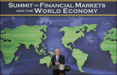 El presidente George W. Bush se dirige a los asistentes de la Cumbre sobre Mercados Financieros y la Economía Global, el pasado 15 de noviembre de 2008.