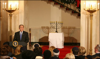 "Esta Janucá celebramos otra milagrosa victoria: el sexagésimo aniversario de la creación del estado de Israel", apuntó el presidente George W. Bush en sus declaraciones durante la recepción por Janucá celebrada en la Casa Blanca el pasado 15 de diciembre de 2008.
