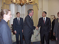 Governor Jeb Bush meets with the class of 2005-2006.