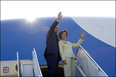 President George W. Bush waves upon his departure from Waco, Texas, en route Salt Lake City, Utah, to address the Veterans of Foreign Wars national convention August, 22, 2005.