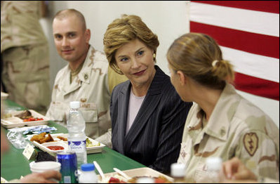 Laura Bush joins US troops as they dine in the Dragon Chow Dining Hall on Bagram Air Base in Kabul, Afghanistan Wednesday, March 30, 2005.