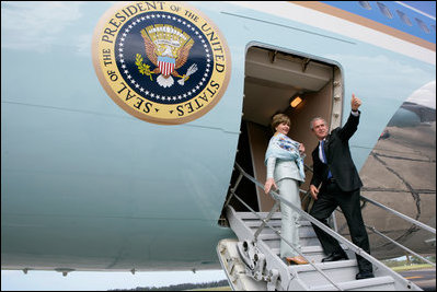 President George W. Bush gives the thumbs-up Saturday, November 5, 2005, as he and Mrs. Laura Bush board Air Force One in Mar del Plata after attending the 2005 Summit of the Americas. The President and First Lady traveled to Brasilia where they will spend Sunday visiting with President Luis Inacio Lula Da Silva.
