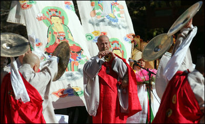 Cultural performers entertain spouses of APEC leaders at the Beomeosa Temple in Busan, Korea Friday, Nov. 18, 2005.