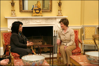 Mrs. Laura Bush visits with Mrs. Hoda Siniora, wife of Lebanon Prime Minister Fouad Siniora, during a tea in the Yellow Oval Room of the White House, Tuesday, April 18, 2006.