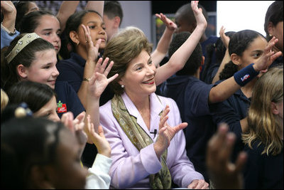 Mrs. Laura Bush and students from Warren-Prescott School in Boston, Mass., wave to students at Carlsbad Caverns National Park, N.M., Tuesday, April 24, 2006, and conclude an electronic field trip.