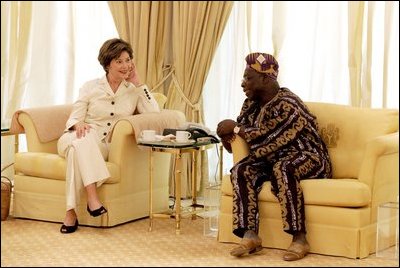 Mrs. Laura Bush visits with Nigeria President Olusegun Obasanjo Wednesday, Jan. 18, 2006, at the presidential villa in Abuja, Nigeria.
