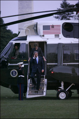 President George W. Bush and Laura Bush arrive via Marine One on the South Lawn of the White House Thursday, June 22, 2006, after a three-day European visit to Vienna and Budapest.
