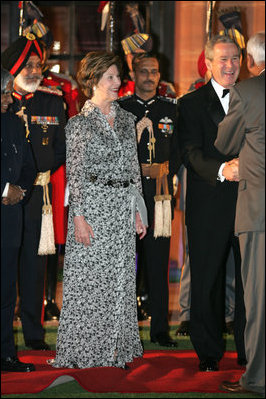 President and Mrs. Bush greet India's President A.P.J. Abdul Kalam Thursday, March 2, 2006, at a State Dinner in New Delhi.